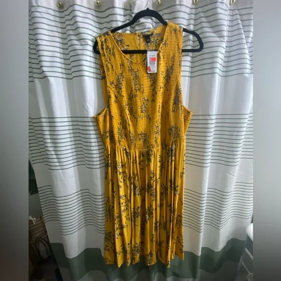 Torrid Women’s Plus size Yellow Floral Midi Dress Size 4x NWT - Picture 2 of 9